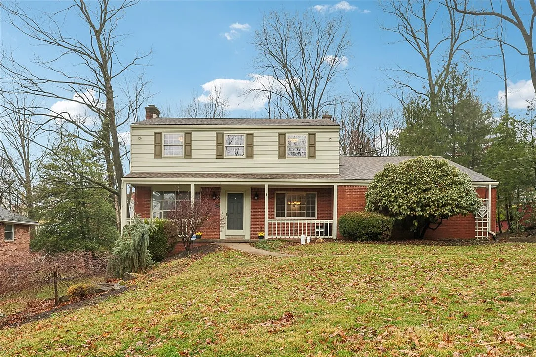 439 Manor Rd photo 1