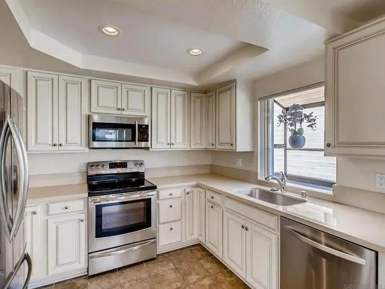 9250 Towne Centre Dr #1 — Photo 7