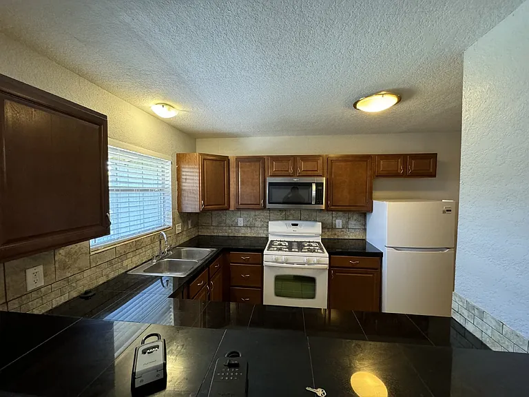 211 Natalen Ave #210 — Photo 2