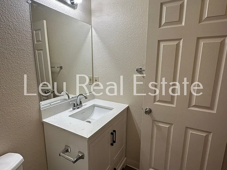 4541 Zachary Way — Photo 11