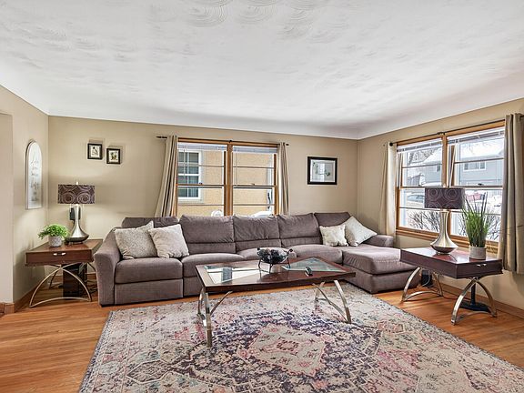 4th image of 749 8th Ave S