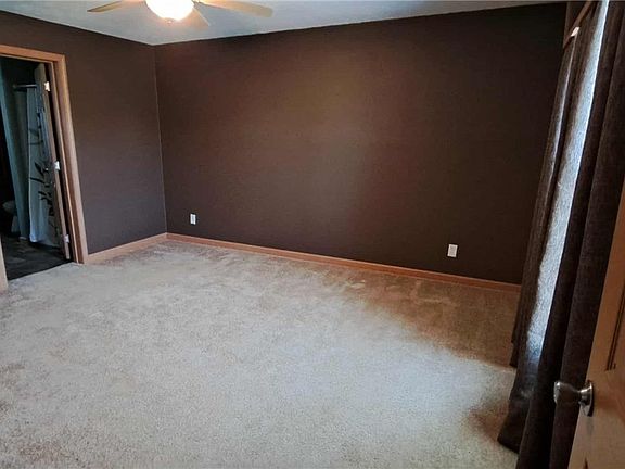 5th image of 118 Sanders St