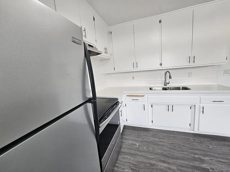 6823 Variel Ave #12 — Photo 7