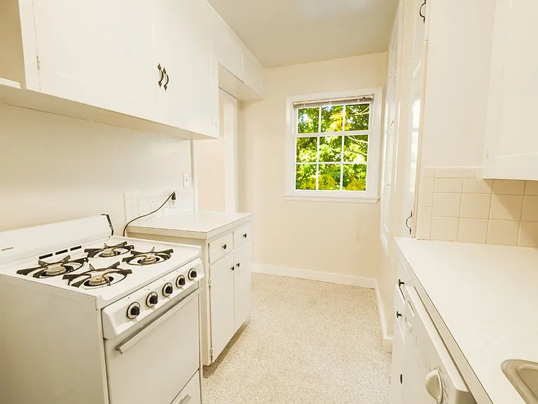 Colonial Park Apartments - Comfortable Living with a $99 Deposit Move-In Special — Photo 6