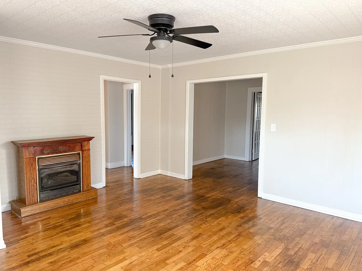 269 E Main St — Photo 3