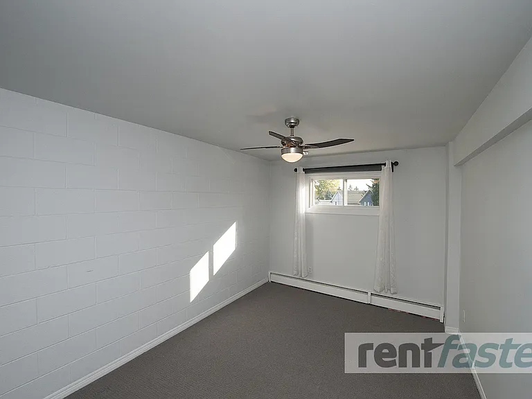 303 9a St NW — Photo 16