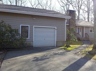 6 Pine Rd, Coram, NY 11727