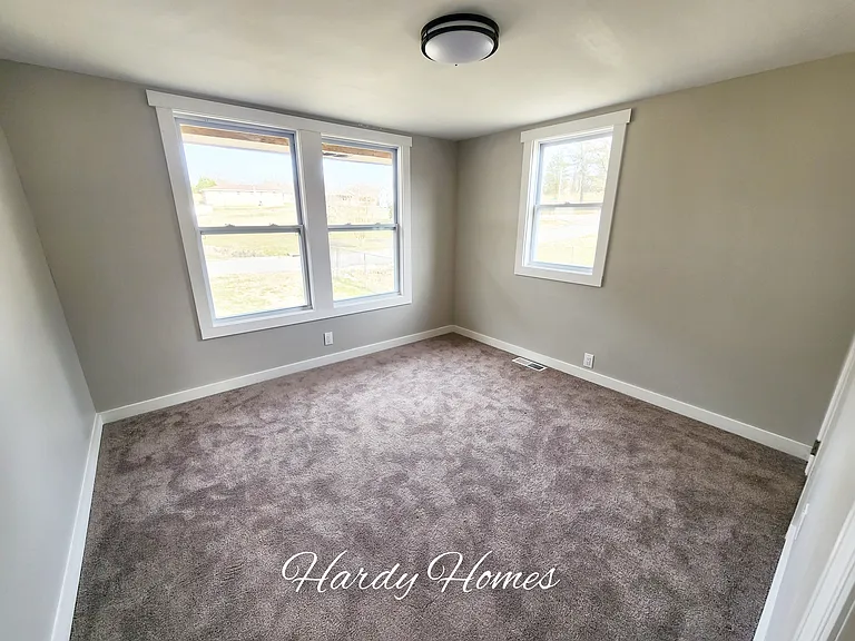 34 Eclipse St — Photo 9