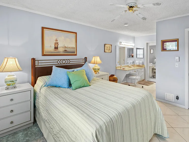 1001 Flame Vine Ave #202 — Photo 15