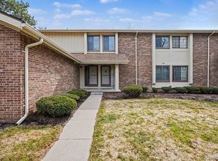 2863 Trailwood Dr, Rochester, MI 48309