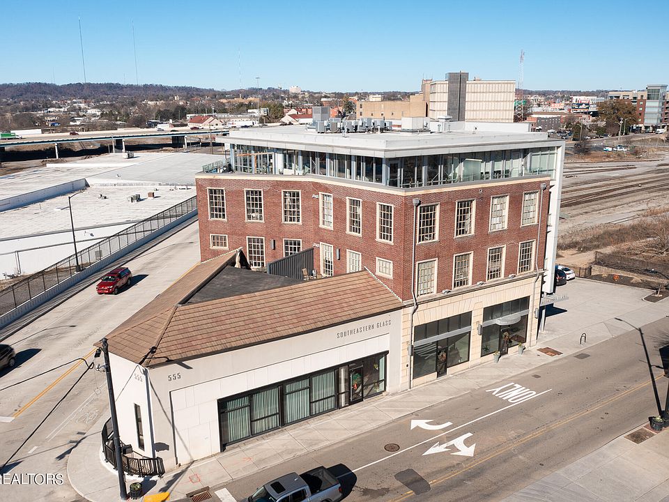 1st image of 555 W Jackson Ave Unit 504