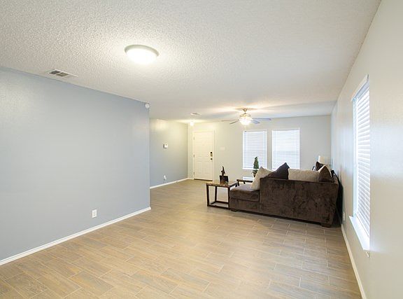 4th image of 4015 Drury Dr