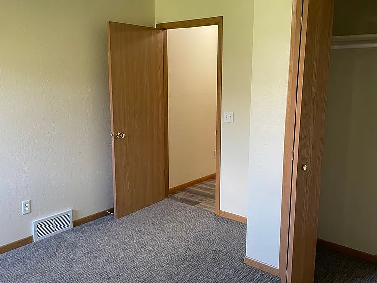 1424 E Redwood Blvd — Photo 21