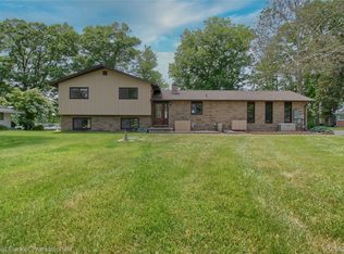 11770 Sunset Ln, Van Buren Township, MI 48111