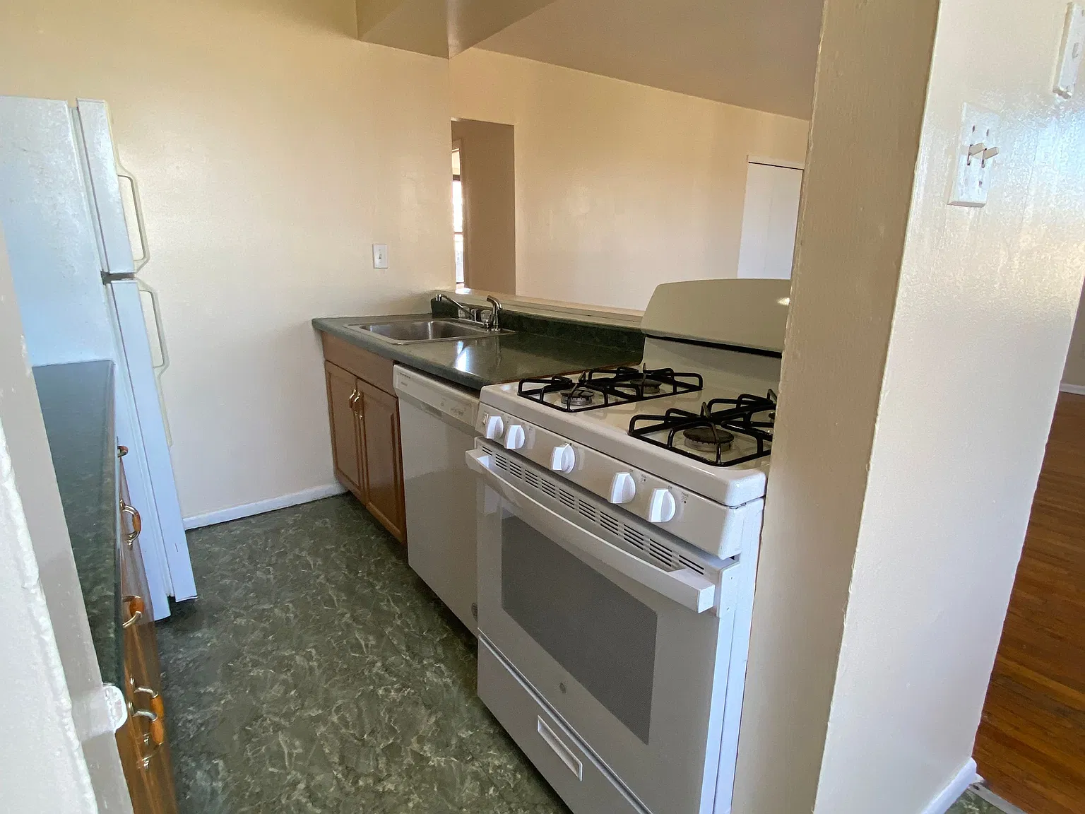 2 bed, 13362 sqft, $1,500 — Photo 3