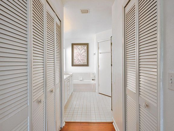 5th image of 4354 Leicester Ct
