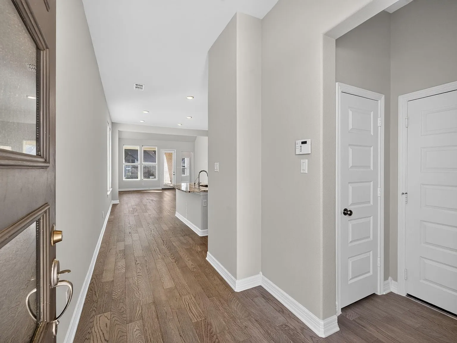3 bed, 2.0 bath, 1481 sqft, $2,850 — Photo 3