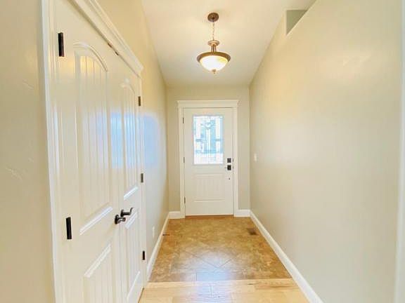 3rd image of 708 Emma Ct