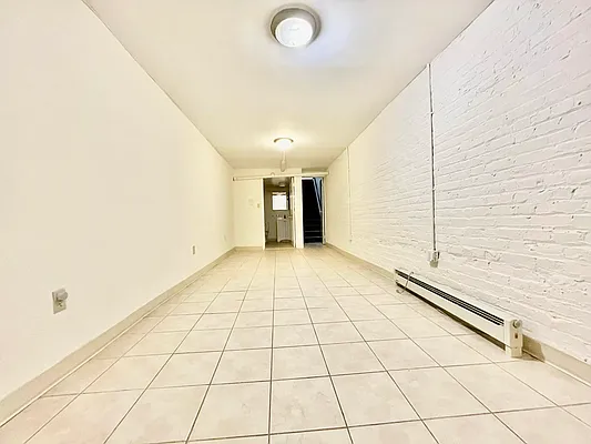 Rented by HOLTON REAL ESTATE INC. | media 25