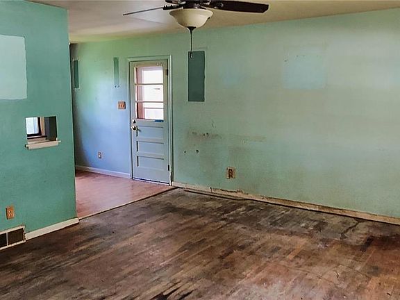 5th image of 1632 N Main St