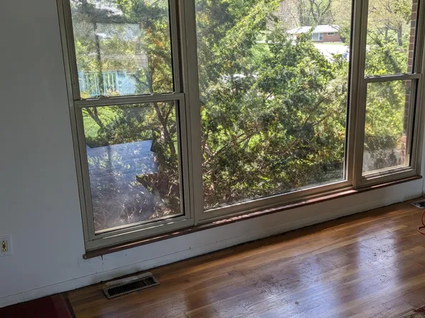 18 Friese Dr #1, Saint Louis, MO 63132