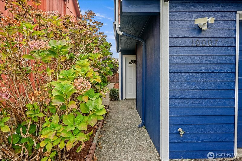 4th image of 10007 20th Avenue SW
