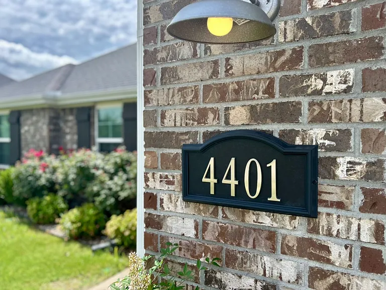 4401 SW Cornerstone Rd — Photo 2
