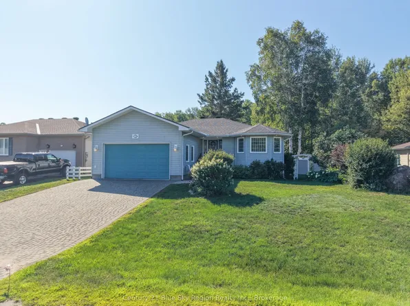 33 Golf Course Rd, Callander, ON P0H 1H0
