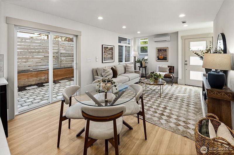 2nd image of 2935 39th Avenue SW