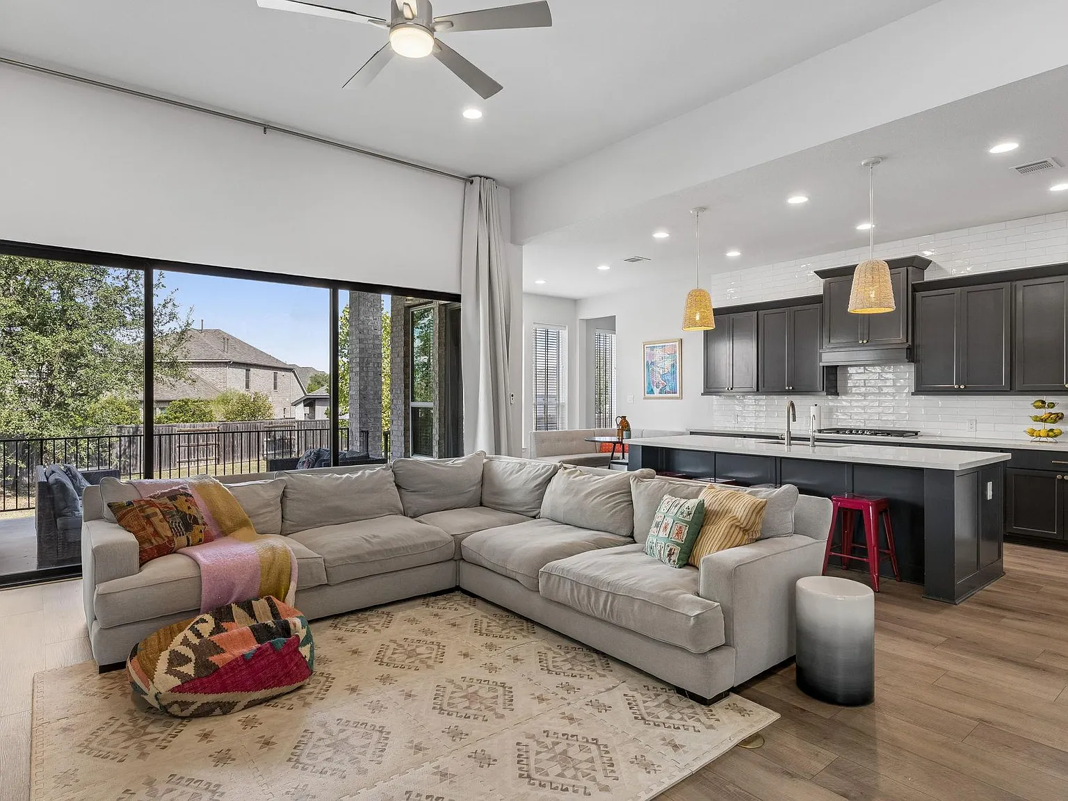 4 bed, 3.5 bath, 2957 sqft, $3,200 — Photo 3