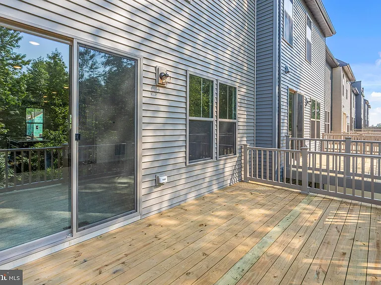 6947 Gladebrook Rd — Photo 35