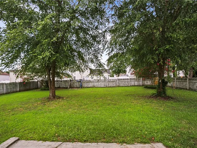 2224 Eagles Nest Cir — Photo 19