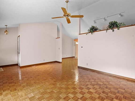 4th image of 3519 Woodfield St