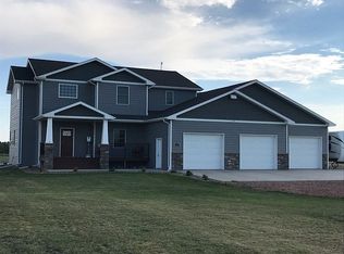 705 7th St NW, Bowman, ND 58623