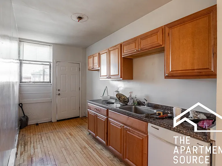 706 W Roscoe St #3 — Photo 1