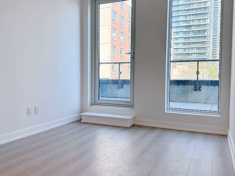 100 Queen St E #603 — Photo 9