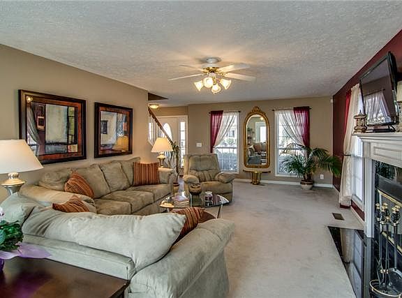 5th image of 200 Holly Ln