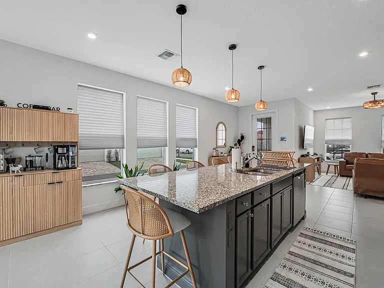 930 SW Prairie Ave — Photo 68