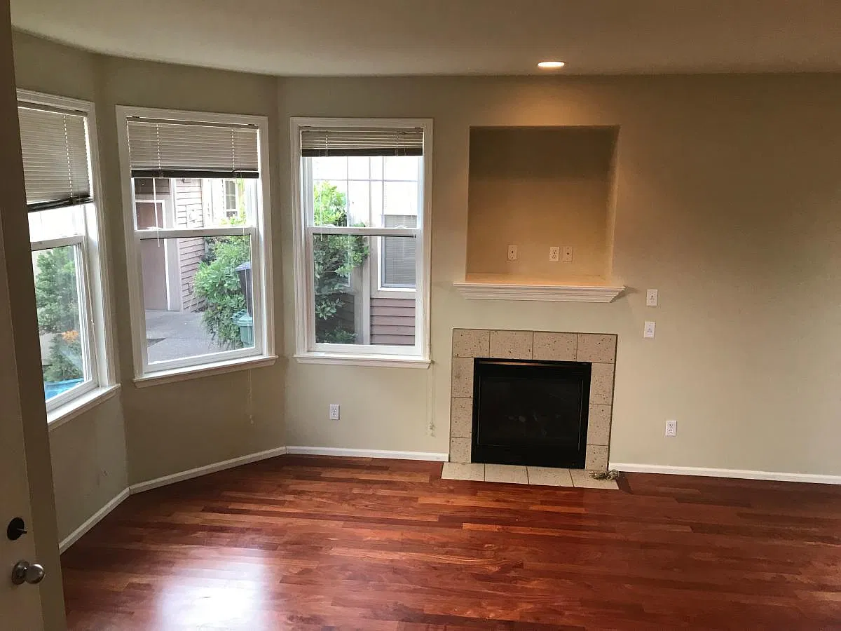 10543 Midvale Avenue N — Photo 3