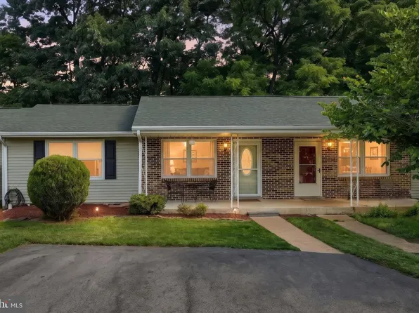 3802 Fox Chase Dr, Dover, PA 17315