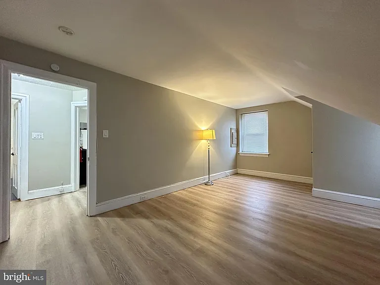 1109 W James St #2 — Photo 12