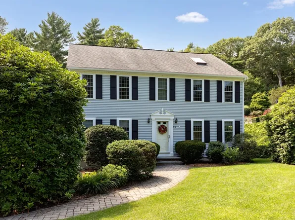 29 Sleepy Hollow Dr, Plymouth, MA 02360