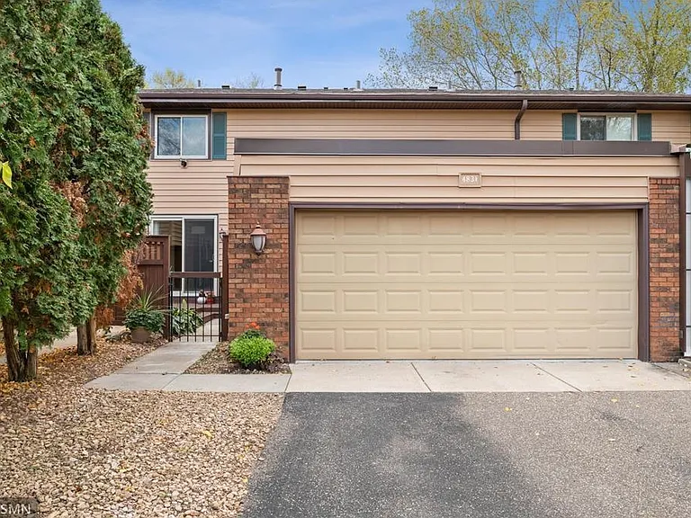 4831 Spring Cir — Photo 1