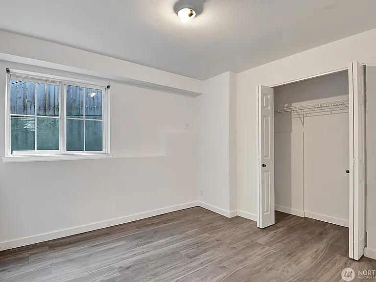 4321 9th Ave NE — Photo 14