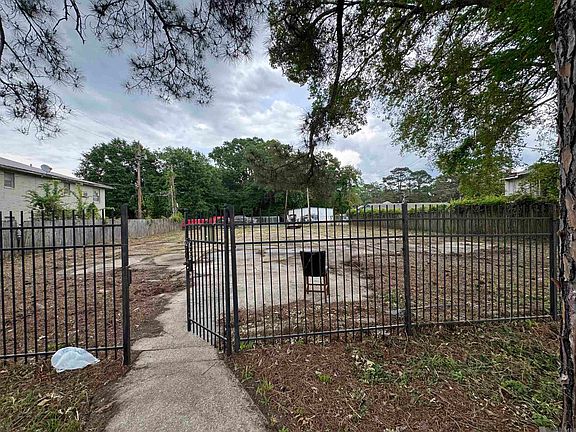 5th image of E Brookstown Dr