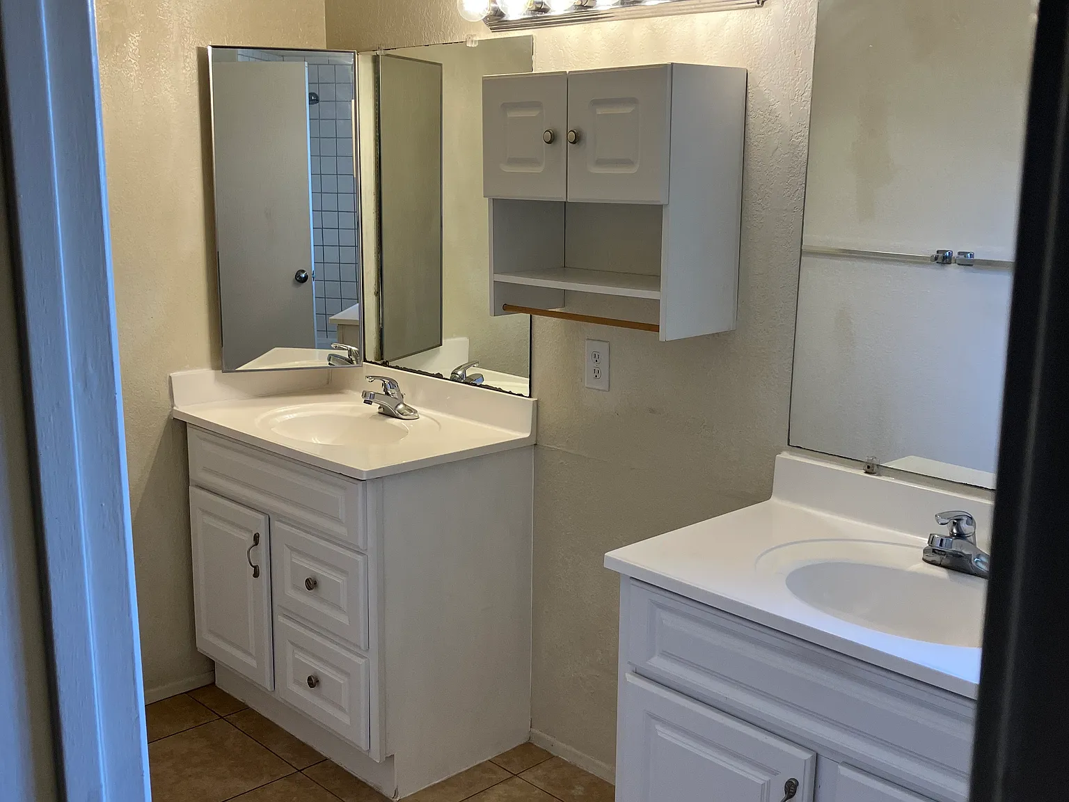 2 bed, 1.5 bath, 1150 sqft, $1,300 — Photo 4