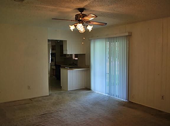 3rd image of 301 Live Oak Dr