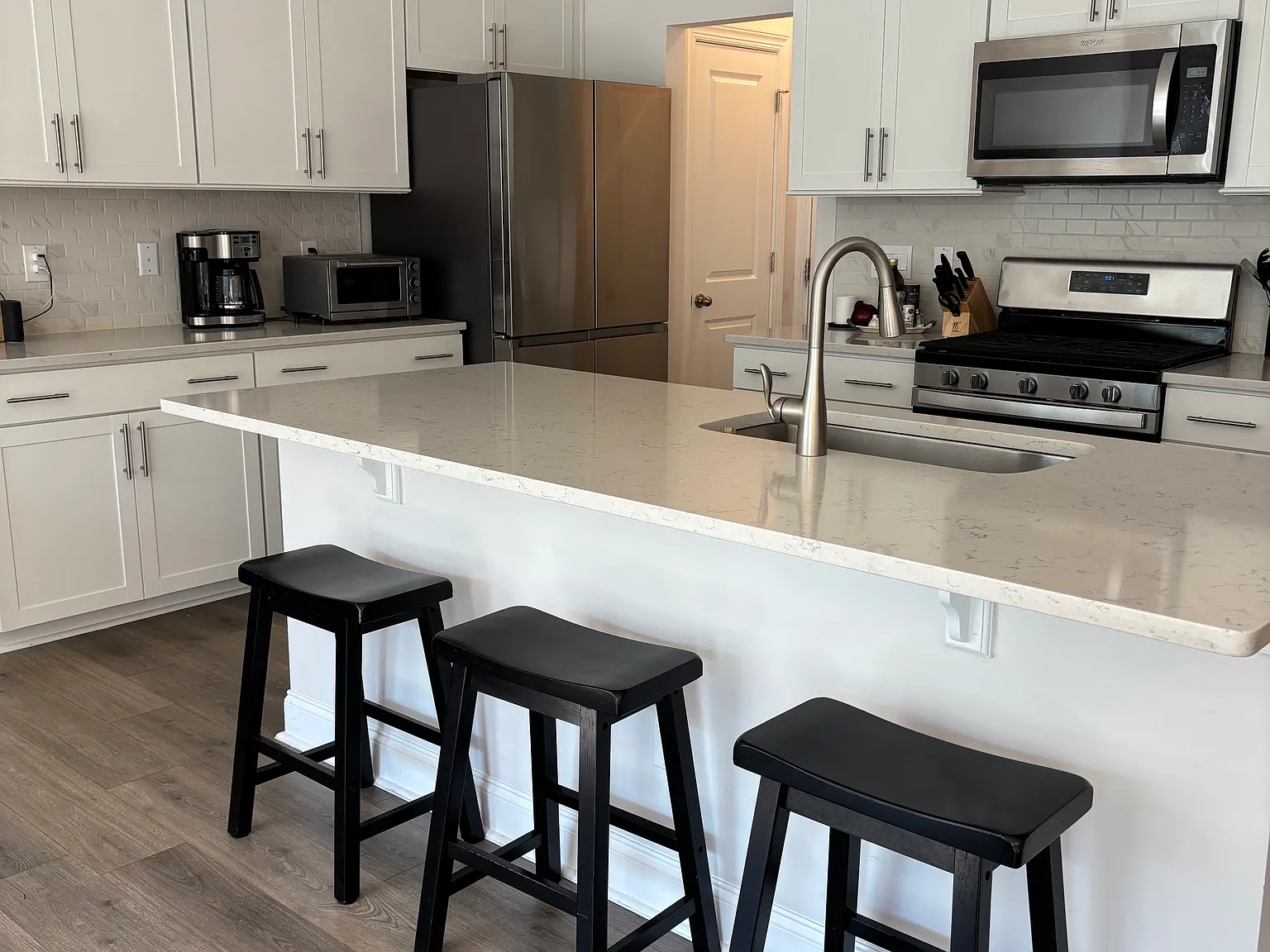 3 bed, 2.5 bath, 1699 sqft, $2,250 — Photo 3