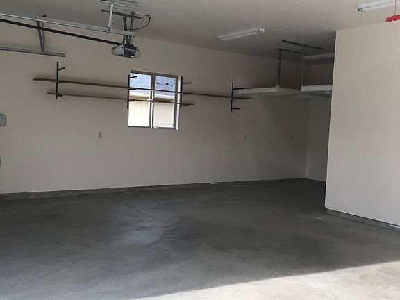 3 car garage w/xl bay