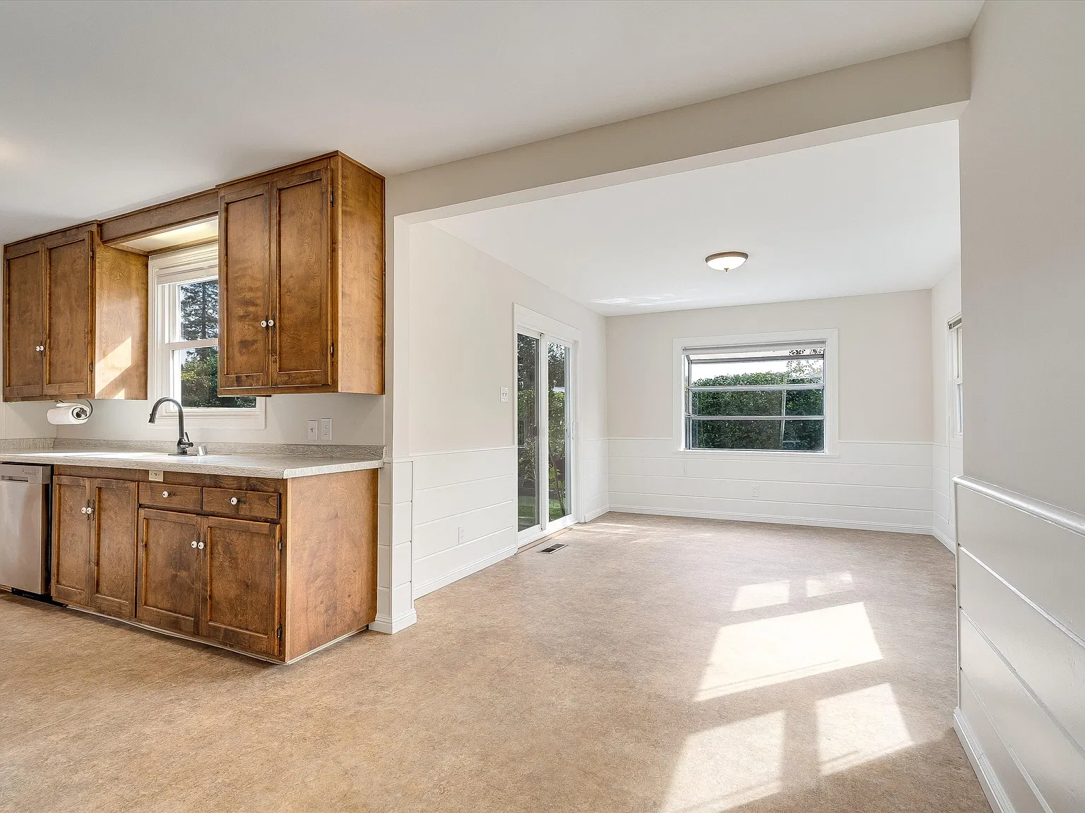 360 Monroe St — Photo 4